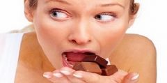 Vrouw met chocola emotie-eten