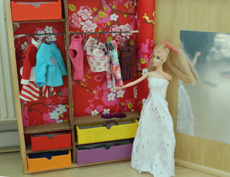 Onwijs Barbie-kleertjes laten naaien - Varia - Agenda Zuidhorn - Welkom VW-92