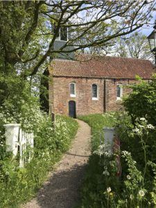 Fransum kerk zomer