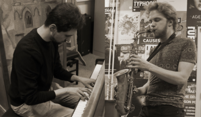 Piano- en saxofoonduo robert en ronald