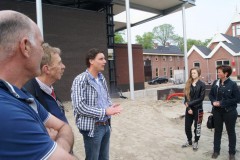 Rondleiding dorpsvenne  (2) Uitvoerder Willem Brouwer, wethouder Jan Oomkes en projectleider Koos Veldkamp