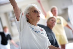 Senioren-yoga-naomi