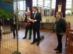 Aad van der tuuk  opent expo grijpskerk