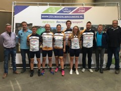 Team jaap dhuzes met shirtsponsoren