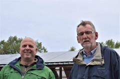 Wooncoaches klaas jansen en roelof robbertsen voor zonnepanelen van een energiecooperatie (2)