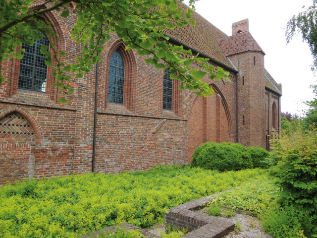 Kloostermuseum aduard abdijkerk zijaanzicht