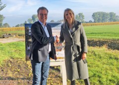 Wethouder woningbouw hans haze en directeur vastgoedontwikkeling dura vermeer bouw hengelo marieke mentink-1