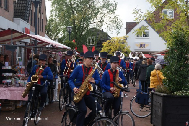 Bicycle Band Crescendo steelt show Kom in Zuidhorn evenement