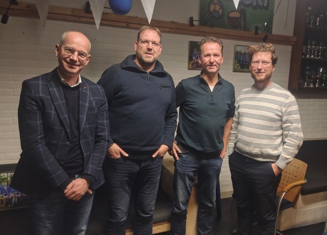 Matthijs slager begeleider bestuur, arjan veldman, martin steenhard, jurgen tiekstra. niet op de foto nienke jansma-001