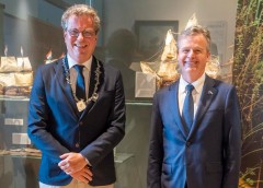 Hans haze en amb australie