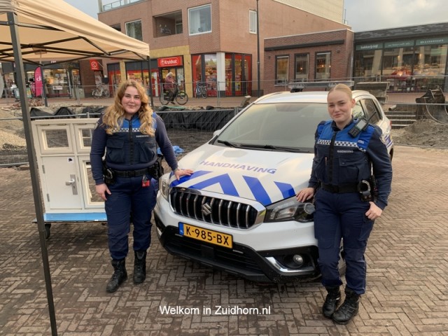 Veiligheidsmarkt in Zuidhorn: informatie met een stukje banketstaaf