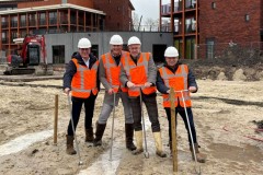 Eerste paal vleugel het hooge heem