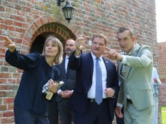 Van links naar rechts van ditmars, eman en van marum op de wierde van ezinge-1