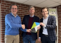 Symbolische overhandiging vergunning woningen aan de nieuweweg in nuis-1