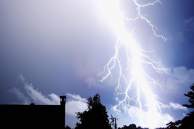 Nieuws: Bliksem treft groentewinkel Noordhorn