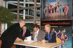 Nieuws-2011-ondertekening-zwemcentrum