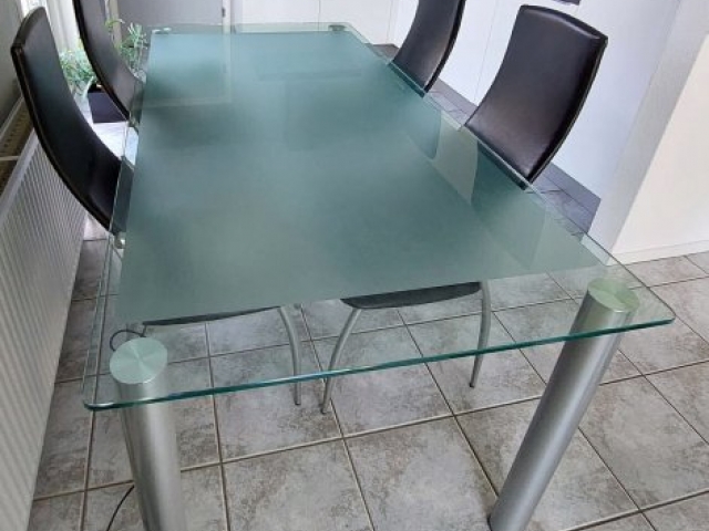 Eetkamertafel