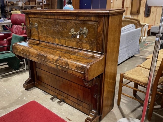 Onze antieke piano forte